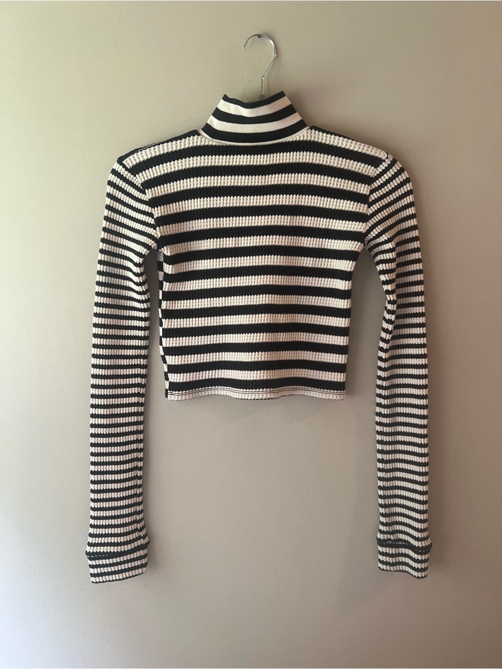 aerie Black & White Striped Ribbed Turtleneck Crop Top - Picture 2 of 2